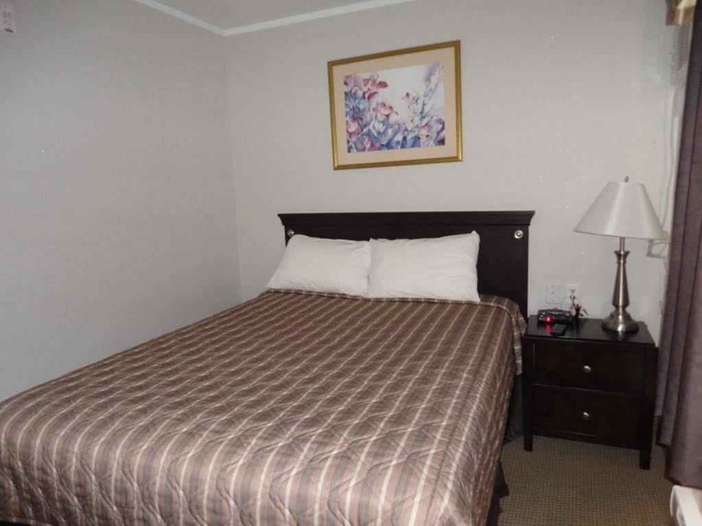 Hotel Perfect Inns & Weyburn